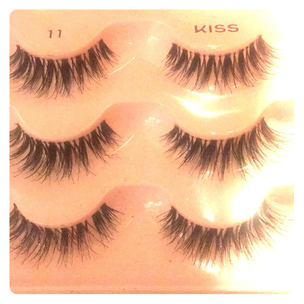3 sets of eyelashes in 11